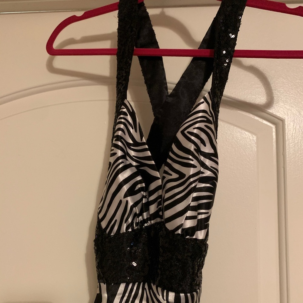 Dress - Picture 2 of 4